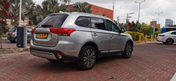 ⁦מיצובישי אאוטלנדר 2019⁩ – תמונה ⁦5⁩